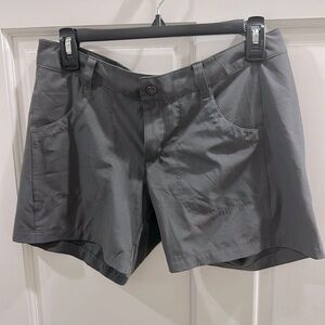 Patagonia W’s size 6 FGE forge grey quandary shorts with snap and drawstring
